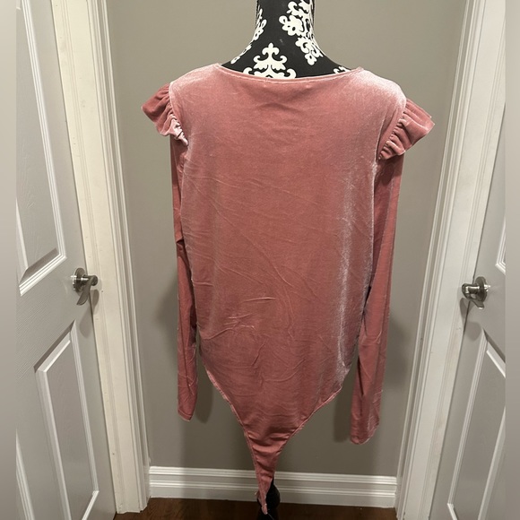 ❌SOLD❌Celebrity Pink Velvet Bodysuit - Picture 3 of 6